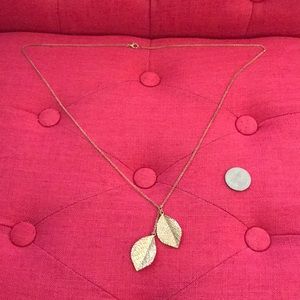 Long dainty gold leaf necklace 💛✨🍂